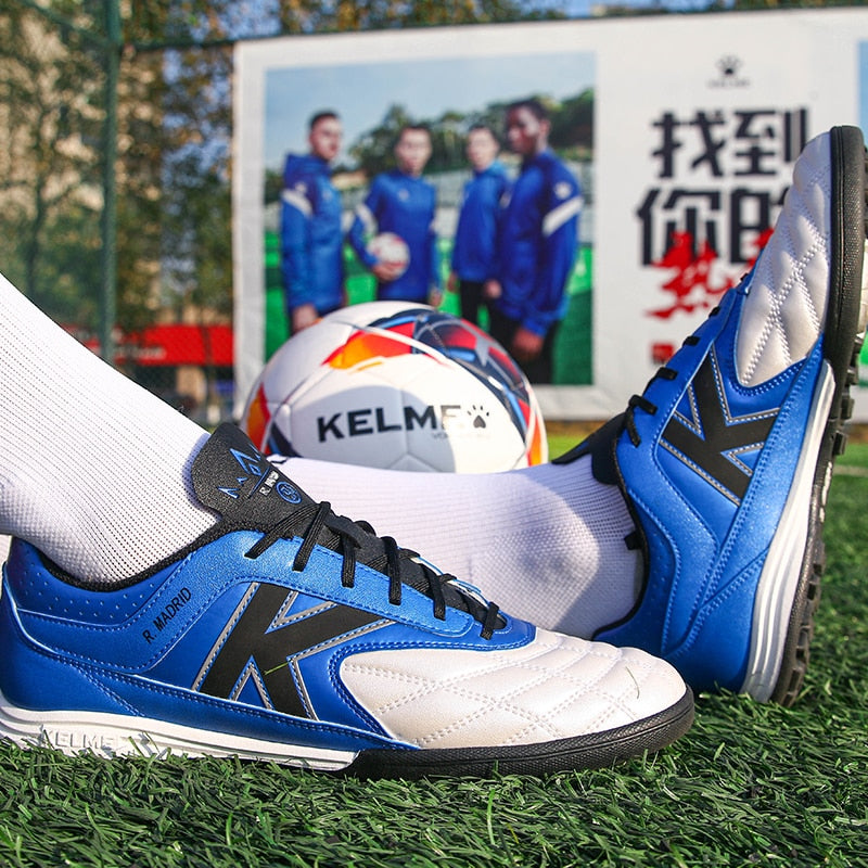 KELME Men Soccer Shoes Anti-Slippery Futsal Kid Football Sneakers Indoor Sports Shoes Professional Training TF Shoes ZX90111053