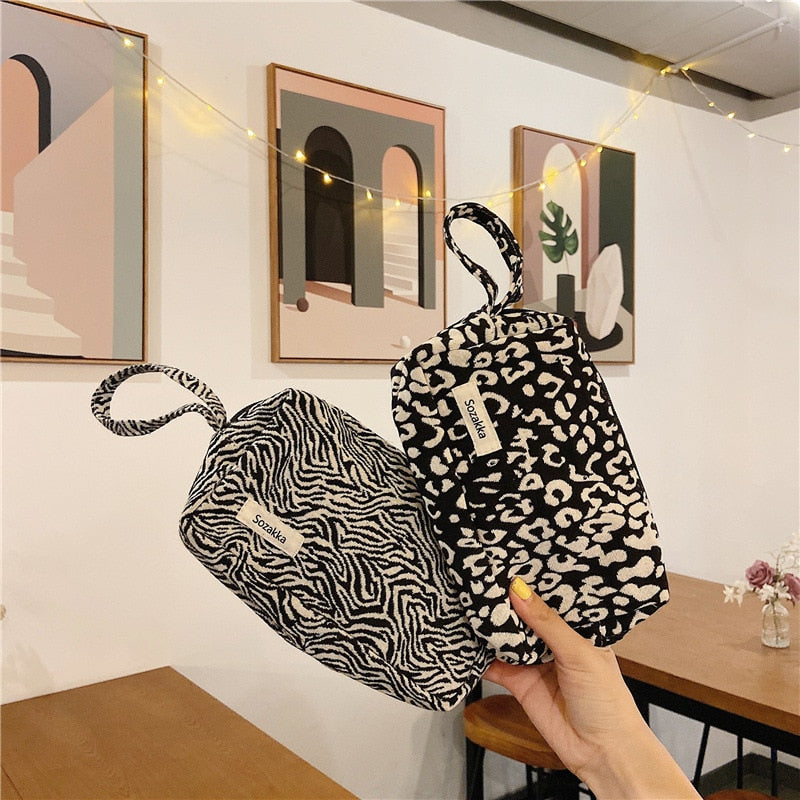 Simple Design Female Purses Organizer Leopard&amp;Zebra Canvas Make up Bag Zipper Pouch Wristlet Wallet Bags for Women Gift