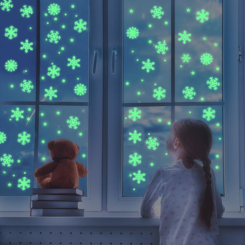 50Pcs Luminous Snowflake Wall Stickers Glow In The Dark Decal for Kids Baby Rooms Bedroom Christmas Home Decoration Navidad 2022