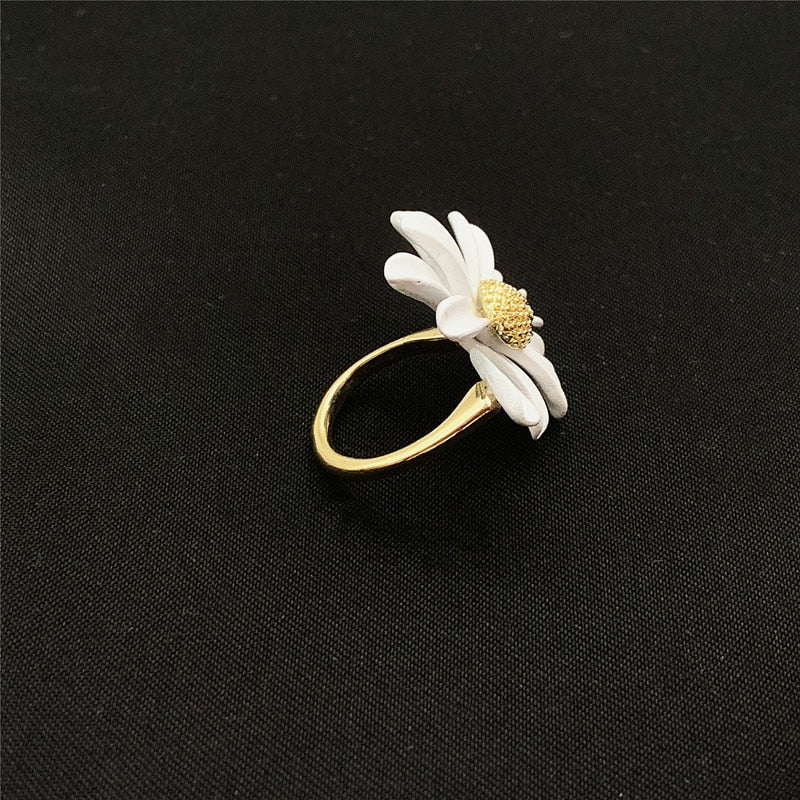 Daisy Flower rings 2022 korean fashion enamel White sunflower Vintage aesthetic Elegant Simple finger Rings for Women Jewelry