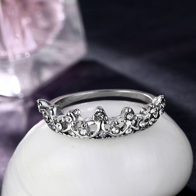 Rings Vintage Crystal Drill Hollow Crown Shaped Queen Temperament Rings For Woman Personality Wedding Engagement Gifts