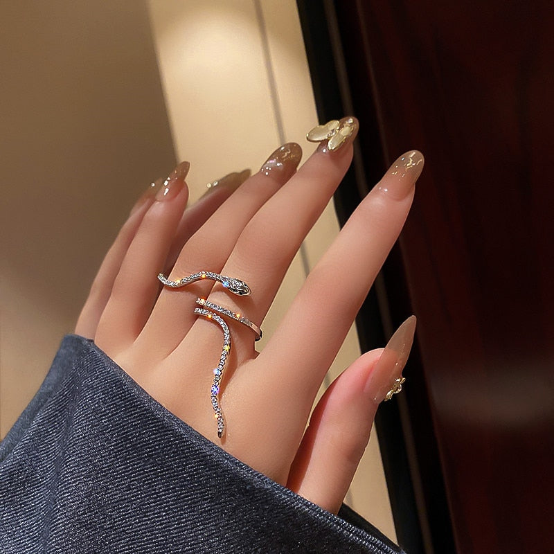 Fashion Cool Snake Shape Rings for Women Bijoux Adjustable Crystal Rings Weddings Party Jewelry Gifts