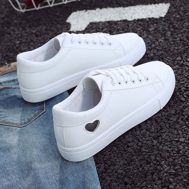 2022 Autumn Woman Shoes Fashion New Woman PU Leather Shoes Ladies Breathable Cute Heart Flats Casual Shoes White Sneakers