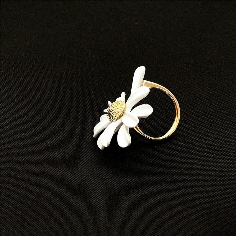 Daisy Flower rings 2022 korean fashion enamel White sunflower Vintage aesthetic Elegant Simple finger Rings for Women Jewelry