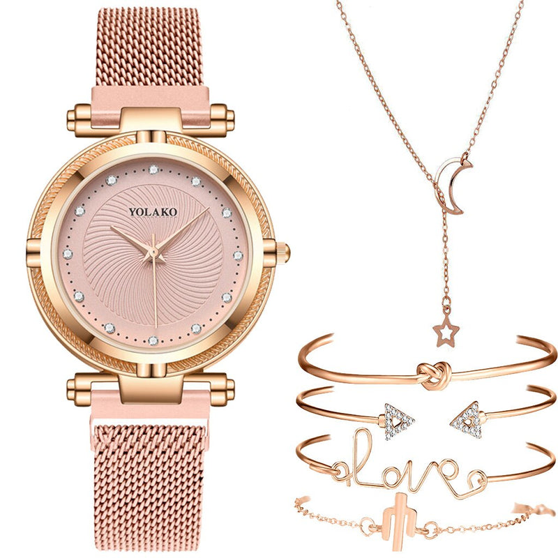 Women watch Bracelet Suit Diamond Dial Women Watches Fashion Rose Pink Magnet Buckle Ladies Quartz Wristwatches Simple Female