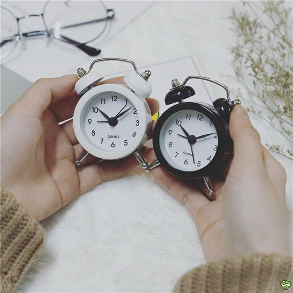 Cute Mini Metal Round Alarm Clock Desk Table Electronic Digital Clock Bedroom Living Room Alarm Clock Creative Home Decoration