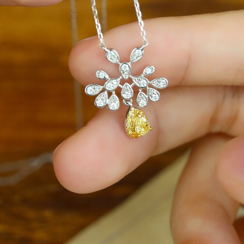 Aazuo Premium jewelry 18K Solid White Gold Natrual Yellow White Diamond Luxury Flower Daisy Necklace With Chain Gift For Women