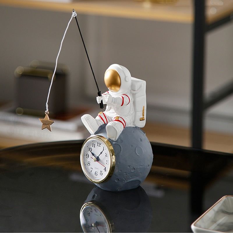 Creative Desk Clock Fishing Spaceman Decoration Astronaut Bedroom Bedside Wake-Up Clock Cartoon Office Alarm Clock Adornment