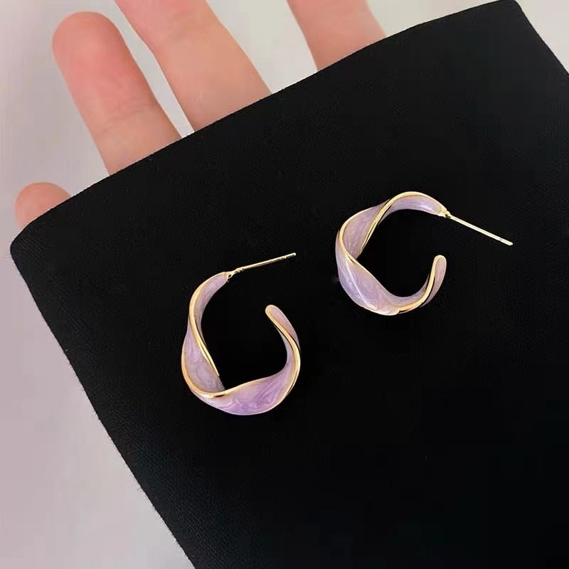 2022 New Fashion Lavender Purple Earrings for Woman Metal Golden Twisted Art Line Purple Stud Earrings Gift Jewelry Wholesale