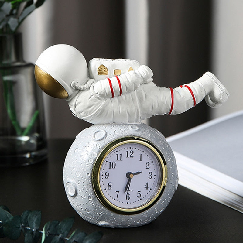 Creative Desk Clock Fishing Spaceman Decoration Astronaut Bedroom Bedside Wake-Up Clock Cartoon Office Alarm Clock Adornment