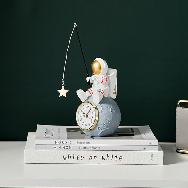 Creative Desk Clock Fishing Spaceman Decoration Astronaut Bedroom Bedside Wake-Up Clock Cartoon Office Alarm Clock Adornment