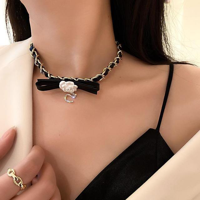 Women Elegant pearl clavicle chain Collares Ladies short pendant necklaces Choker Party Accessories