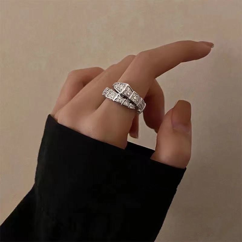 Fashion Cool Snake Shape Rings for Women Bijoux Adjustable Crystal Rings Weddings Party Jewelry Gifts