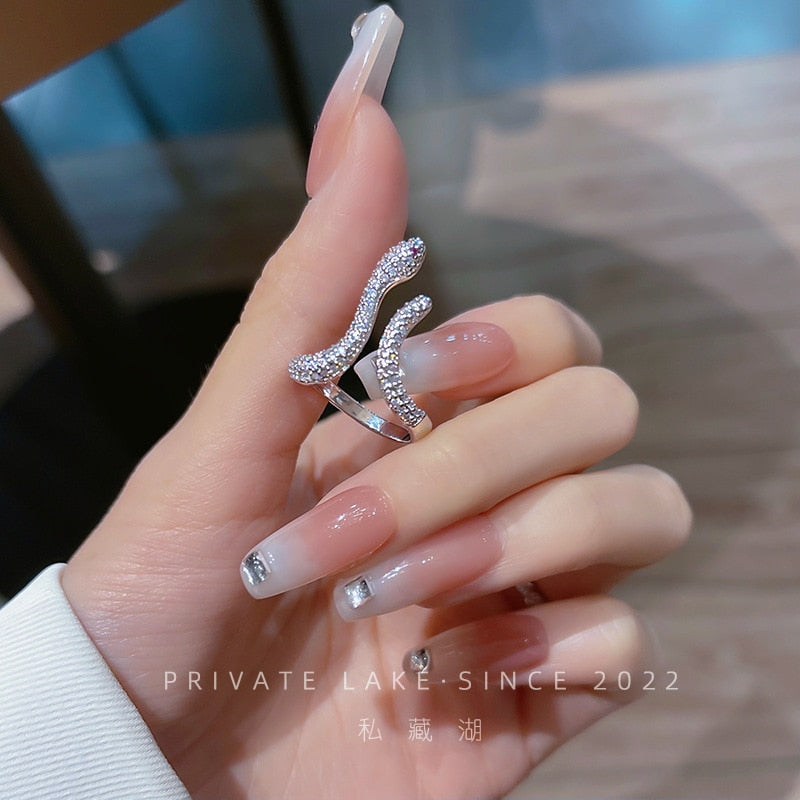 Fashion Cool Snake Shape Rings for Women Bijoux Adjustable Crystal Rings Weddings Party Jewelry Gifts