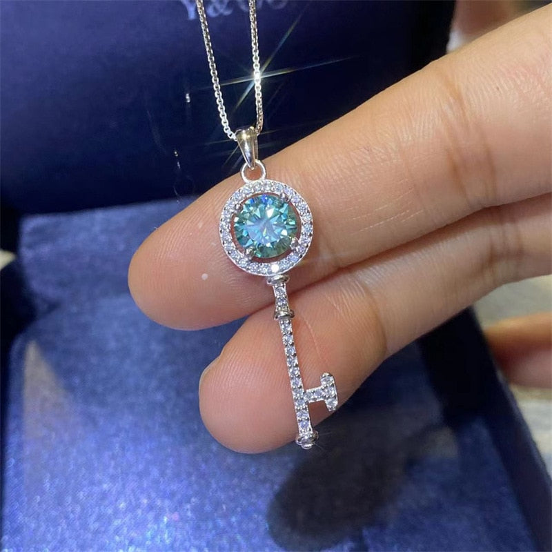 S925 Sterling Silver Key Pendant Necklace 1CT Carat Green Moissanite Choker Chain Women Fine Jewelry Certificate Drop Shipping