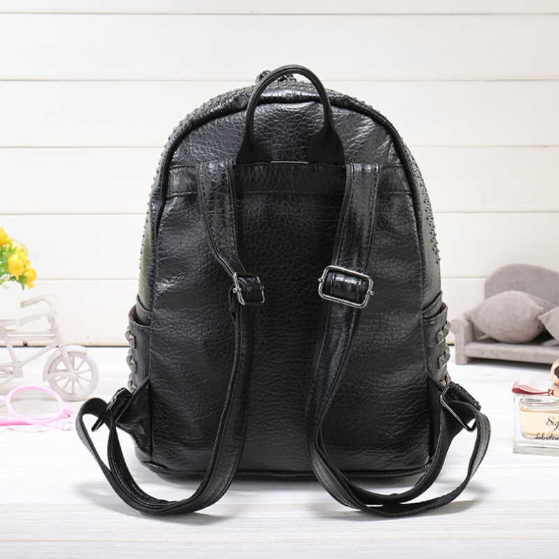 2022 New Fashion Women Backpacks Washed Leather Backpacks Lady Girls Travel Women Bags Rivet Backpacks Student School Bag Hot