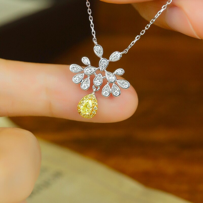 Aazuo Premium jewelry 18K Solid White Gold Natrual Yellow White Diamond Luxury Flower Daisy Necklace With Chain Gift For Women