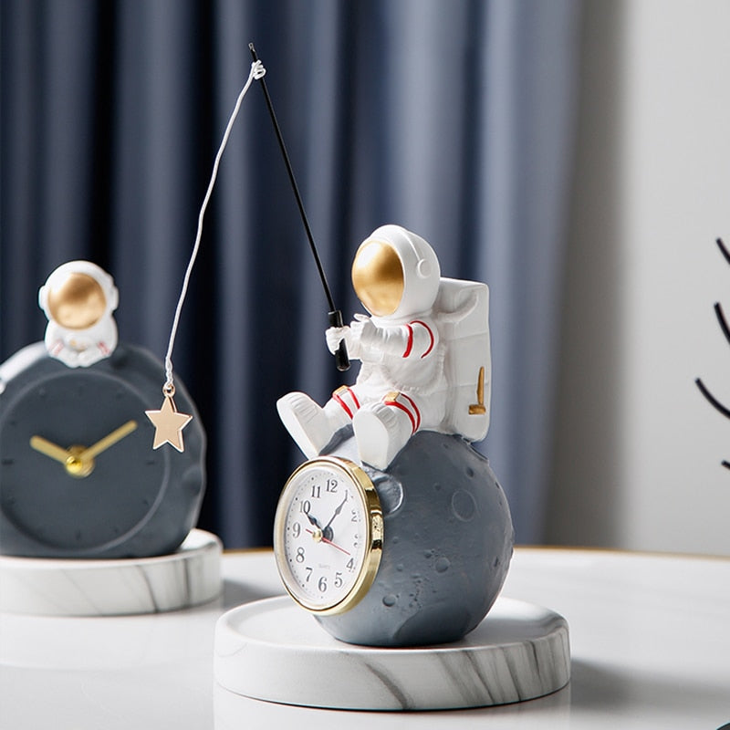 Creative Desk Clock Fishing Spaceman Decoration Astronaut Bedroom Bedside Wake-Up Clock Cartoon Office Alarm Clock Adornment