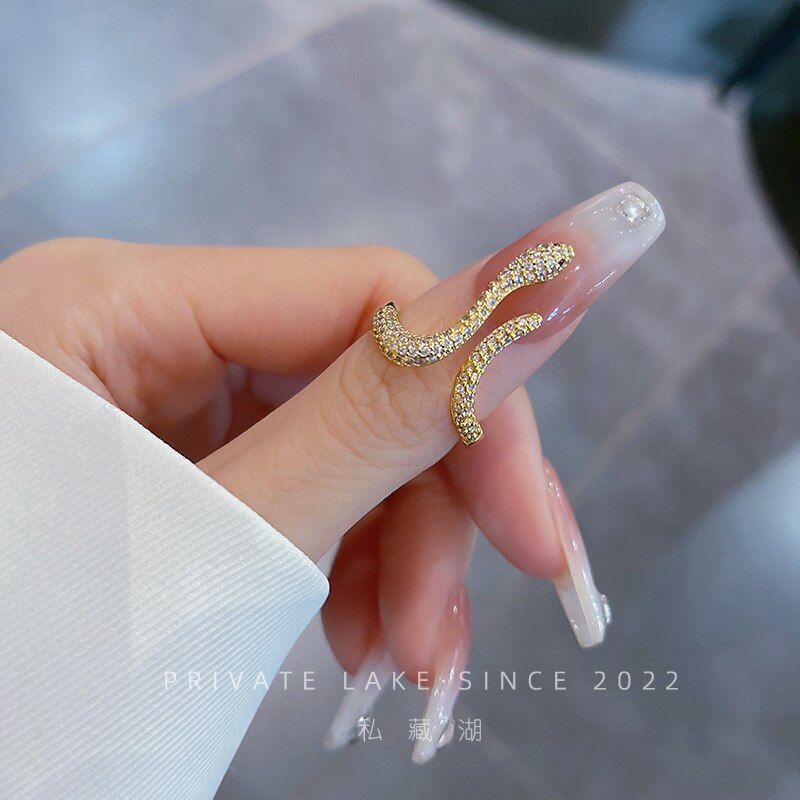 Fashion Cool Snake Shape Rings for Women Bijoux Adjustable Crystal Rings Weddings Party Jewelry Gifts